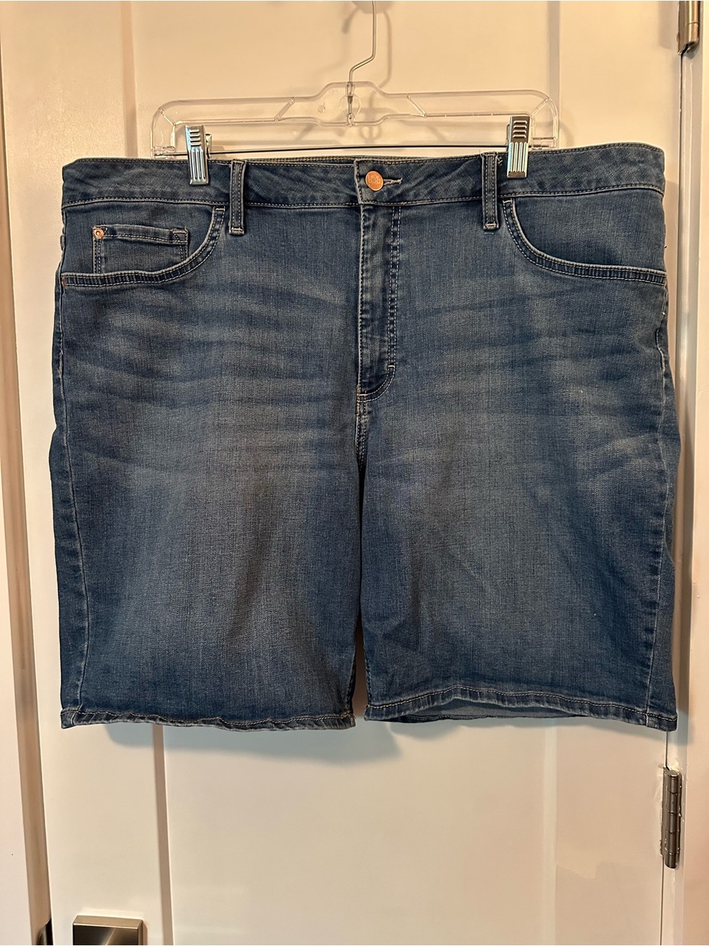 Lee Riders Midrise Bermuda Denim Shorts in mid Blue - Classic Style. 22W
